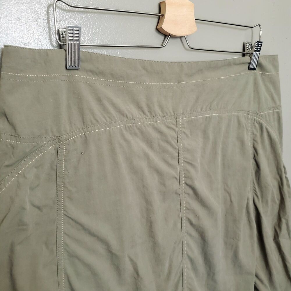 Mountain Hardwear Skirt Women's Size 14 Khaki Green Pockets Outdoors Hiking - Picture 7 of 9